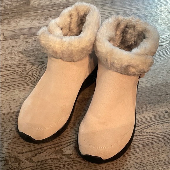 Skechers Women's Beige Fur-Lined GOGA MAT Winter Boots - Picture 8 of 8